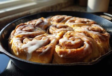 Giant Skillet Cinnamon Roll